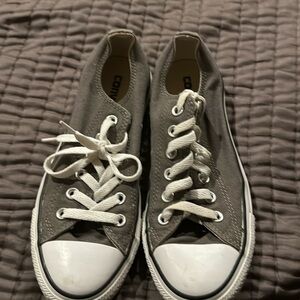 Converse gray low top, woman’s 7, men’s 5